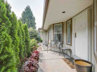Photo 2: 69 15860 82 Avenue in Surrey: Fleetwood Tynehead Townhouse for sale : MLS®# R2195718