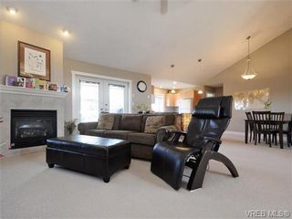 Photo 4: 560 Tory Pl in VICTORIA: Co Triangle House for sale (Colwood)  : MLS®# 730544