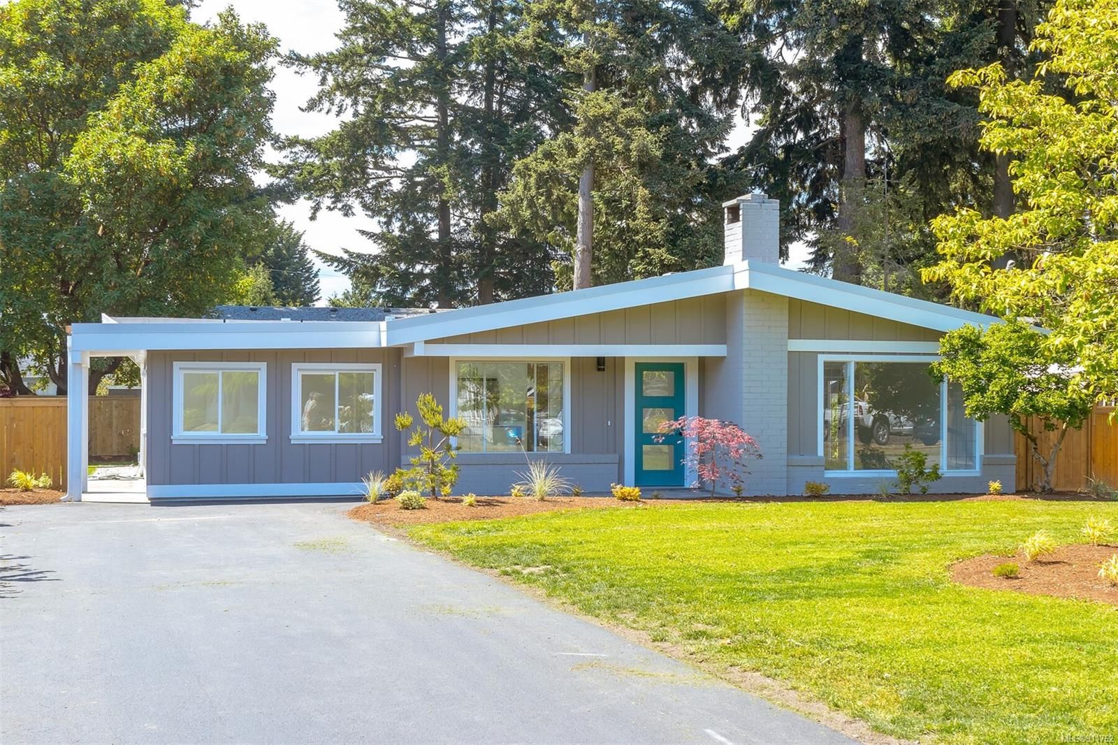 Main Photo: 2940 Pickford Rd in Colwood: Co Colwood Lake House for sale : MLS®# 911762