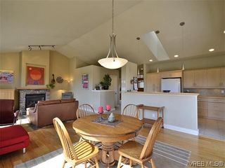 Photo 2: 513 Caselton Pl in VICTORIA: SW Royal Oak House for sale (Saanich West)  : MLS®# 636074