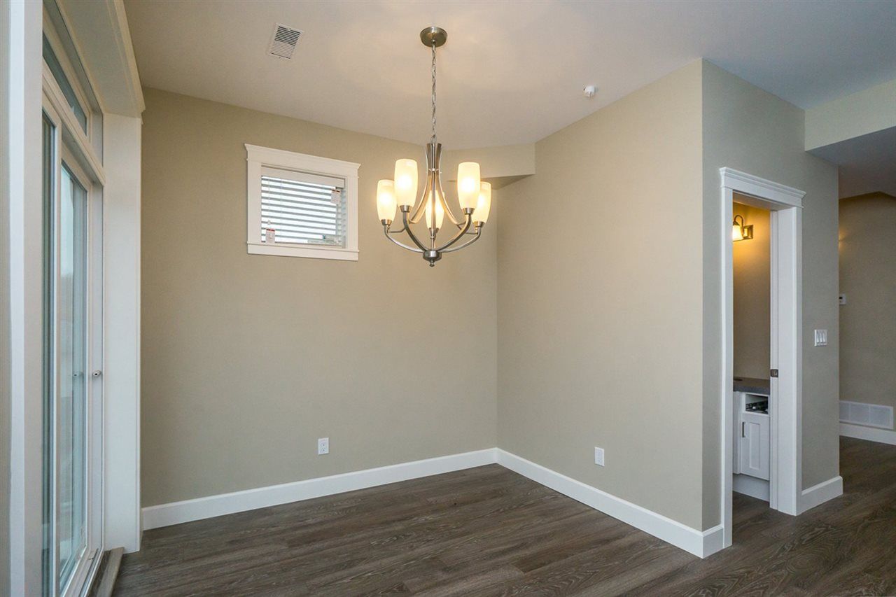 Photo 4: Photos: 22 32921 14 Avenue in Mission: Mission BC Townhouse for sale in "Southwynd" : MLS®# R2055556