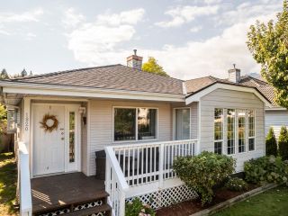 Photo 1: 1820 WILLOW Crescent in Squamish: Garibaldi Estates House for sale : MLS®# R2728082