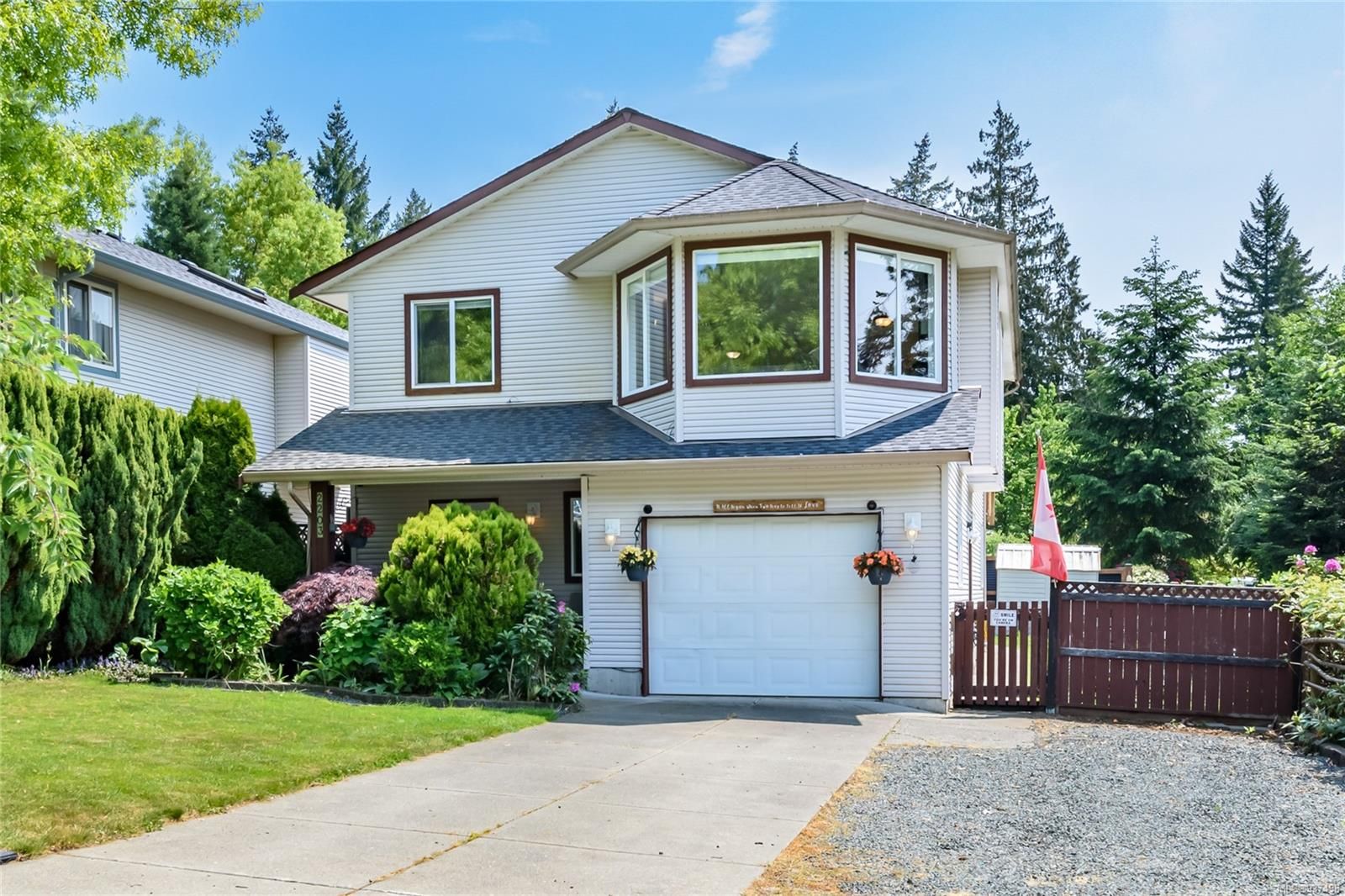 Main Photo: 2203 Tamarack Dr in Courtenay: CV Courtenay East House for sale (Comox Valley)  : MLS®# 937498