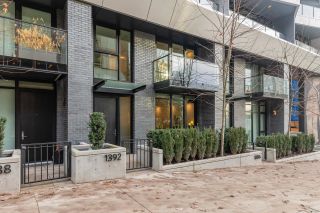 Main Photo: TH1392 HORNBY Street in Vancouver: Downtown VW Townhouse for sale in "THE PACIFIC BY GROSVENOR" (Vancouver West)  : MLS®# R2862899
