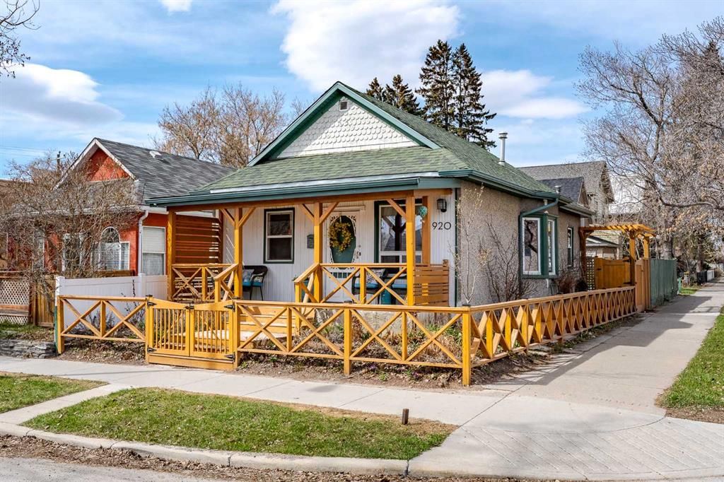 Main Photo: 920 11 Avenue SE in Calgary: Ramsay Detached for sale : MLS®# A2125494