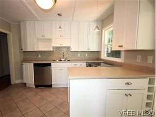 Photo 10: 4090 Torquay Dr in VICTORIA: SE Mt Doug House for sale (Saanich East)  : MLS®# 589552