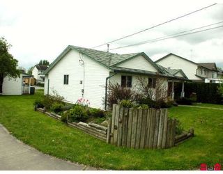 Photo 2: 34694 5TH Avenue in Abbotsford: Poplar House for sale in "HUNTINGDON VILLAGE" : MLS®# F2909890