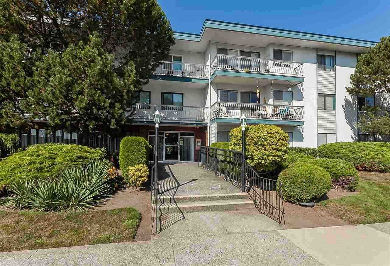 Main Photo: 213 17707 57A Avenue in Surrey: Cloverdale BC Condo for sale in "Frances Manor" (Cloverdale)  : MLS®# R2440111