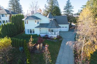 Photo 1: 2298 MOUNTAIN Drive in Abbotsford: Abbotsford East House for sale in "Mountain Village" : MLS®# R2833898