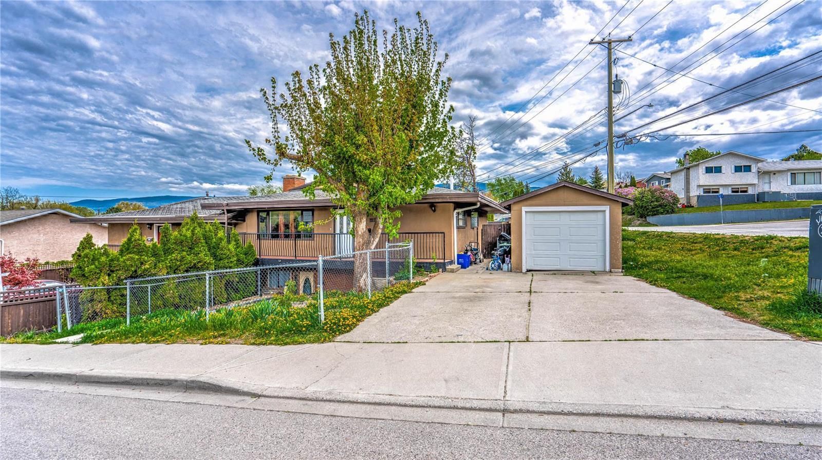 Main Photo: 2301A 39 Street, Mission Hill: Vernon Real Estate Listing: MLS®# 10273490
