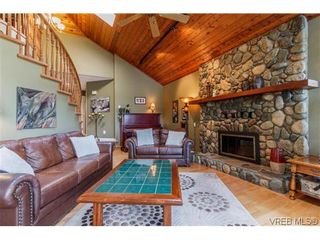 Photo 5: 948 Page Ave in VICTORIA: La Glen Lake House for sale (Langford)  : MLS®# 696682