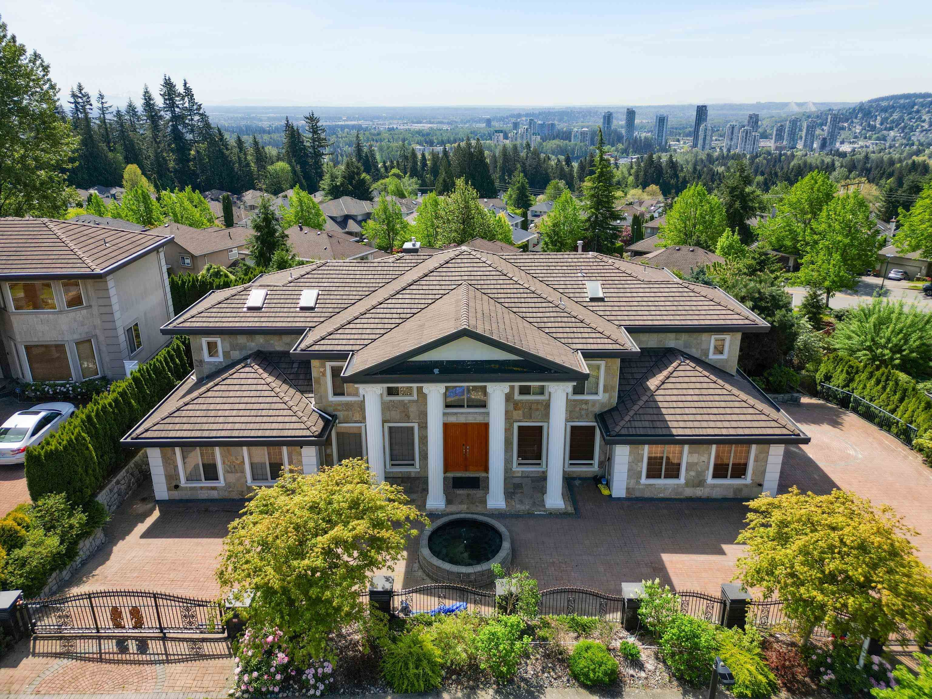 Main Photo: 3003 PLATEAU Boulevard in Coquitlam: Westwood Plateau House for sale : MLS®# R2780365