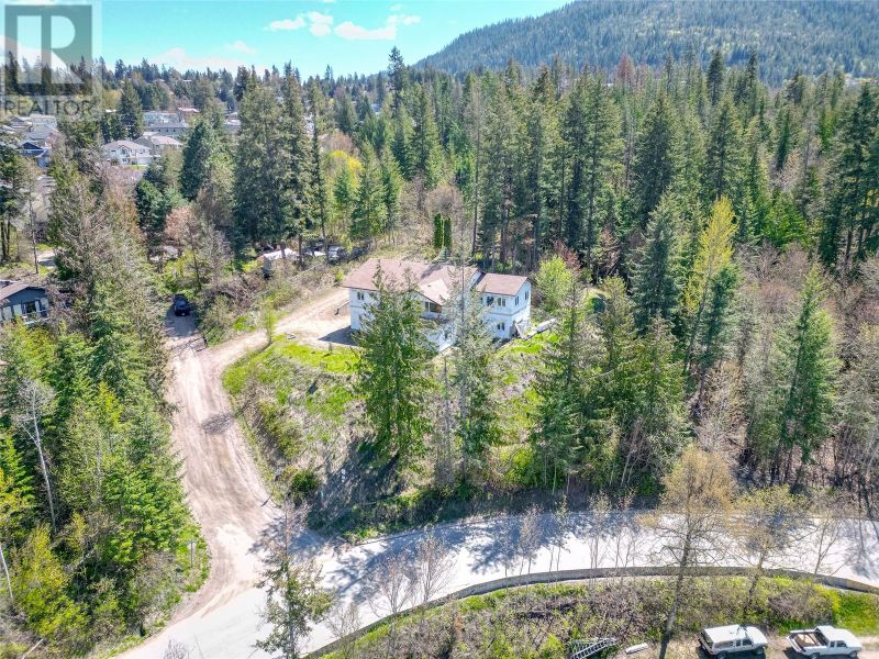 FEATURED LISTING: 633 9 Street Southeast Salmon Arm