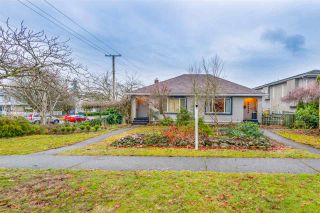 Photo 1: 1302 HAMILTON Street in New Westminster: West End NW House for sale : MLS®# R2258530