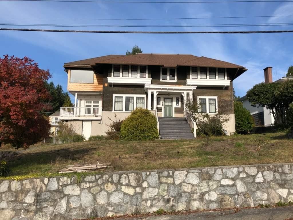 Main Photo: 404 SOMERSET Street in North Vancouver: Upper Lonsdale House for sale : MLS®# R2763612
