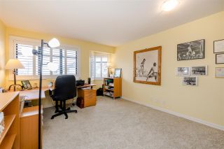 Photo 12: 820 MAPLE Street: White Rock Townhouse for sale (South Surrey White Rock)  : MLS®# R2438919