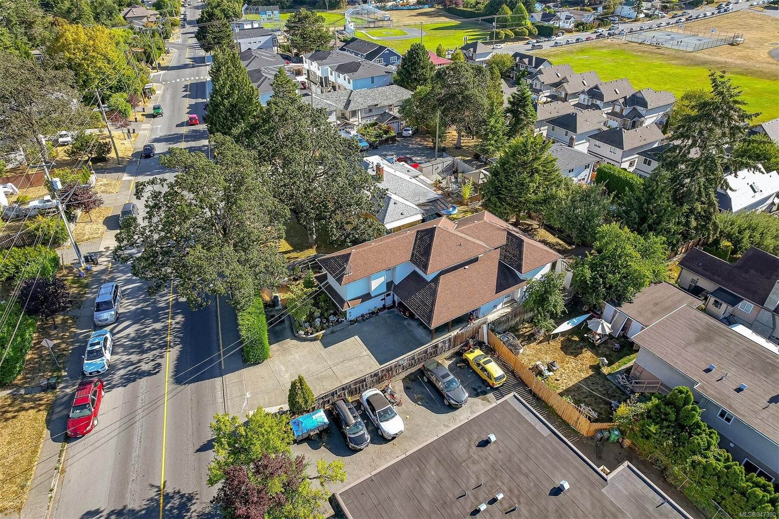Main Photo: 807 Lampson St in Esquimalt: Es Old Esquimalt Half Duplex for sale : MLS®# 947380