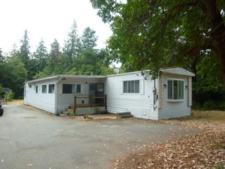 Photo 2: 8023 SOUTHWOOD Road in Halfmoon Bay: Halfmn Bay Secret Cv Redroofs Manufactured Home for sale in "Redrooffs" (Sunshine Coast)  : MLS®# R2718264