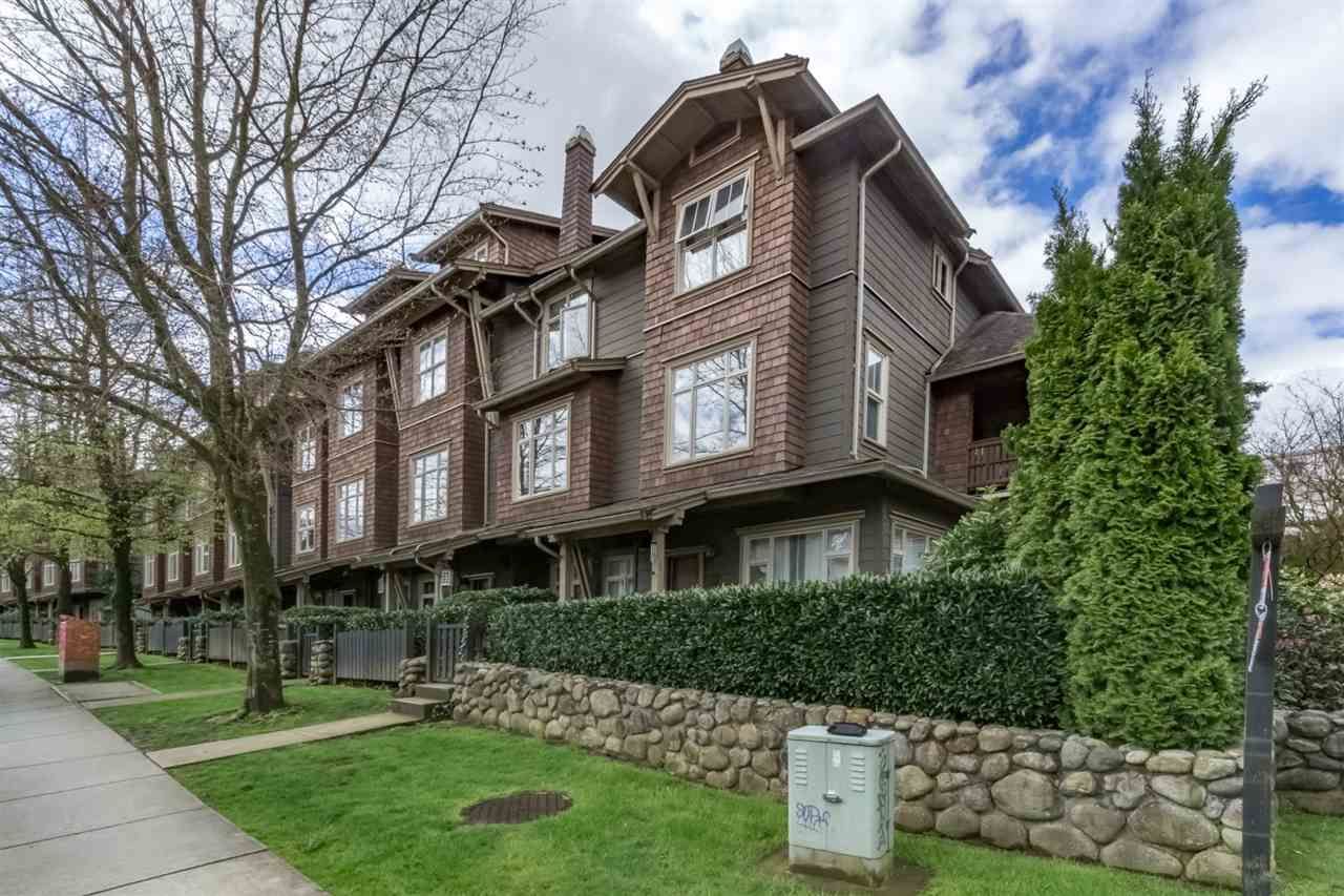 Main Photo: 242 600 PARK Crescent in New Westminster: GlenBrooke North Townhouse for sale in "THE ROYCROFT" : MLS®# R2158837