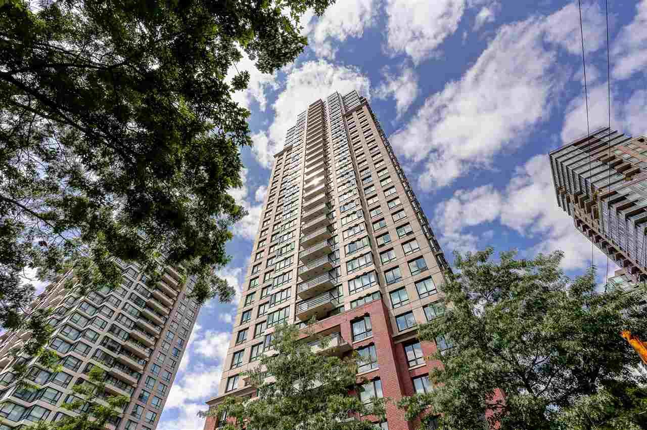 Main Photo: 2010 909 MAINLAND Street in Vancouver: Yaletown Condo for sale in "YALETOWN PARK 2" (Vancouver West)  : MLS®# R2072486