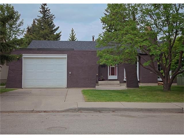 Main Photo: 2720 OAKMOOR Drive SW in Calgary: Oakridge House for sale : MLS®# C4065704