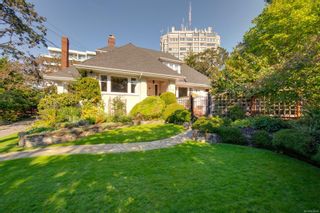 Photo 4: 1520 Regents Pl in Victoria: Vi Rockland House for sale : MLS®# 934045