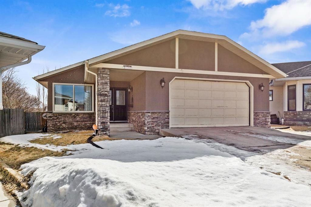 Main Photo: 27 Maple Place: Crossfield Detached for sale : MLS®# A1195437