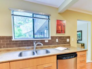 Photo 5: 8560 WOODGROVE PLACE in Burnaby: Forest Hills BN Townhouse for sale (Burnaby North)  : MLS®# R2273827