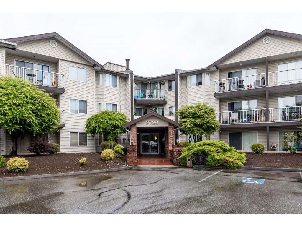 Main Photo: 214 2780 WARE Street in Abbotsford: Central Abbotsford Condo for sale in "CHELSEA HOUSE" : MLS®# R2459911