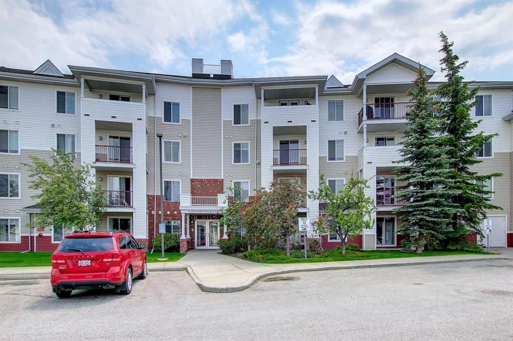 Main Photo: 101 9 Country Village Bay NE in Calgary: Country Hills Village Apartment for sale : MLS®# A2065425