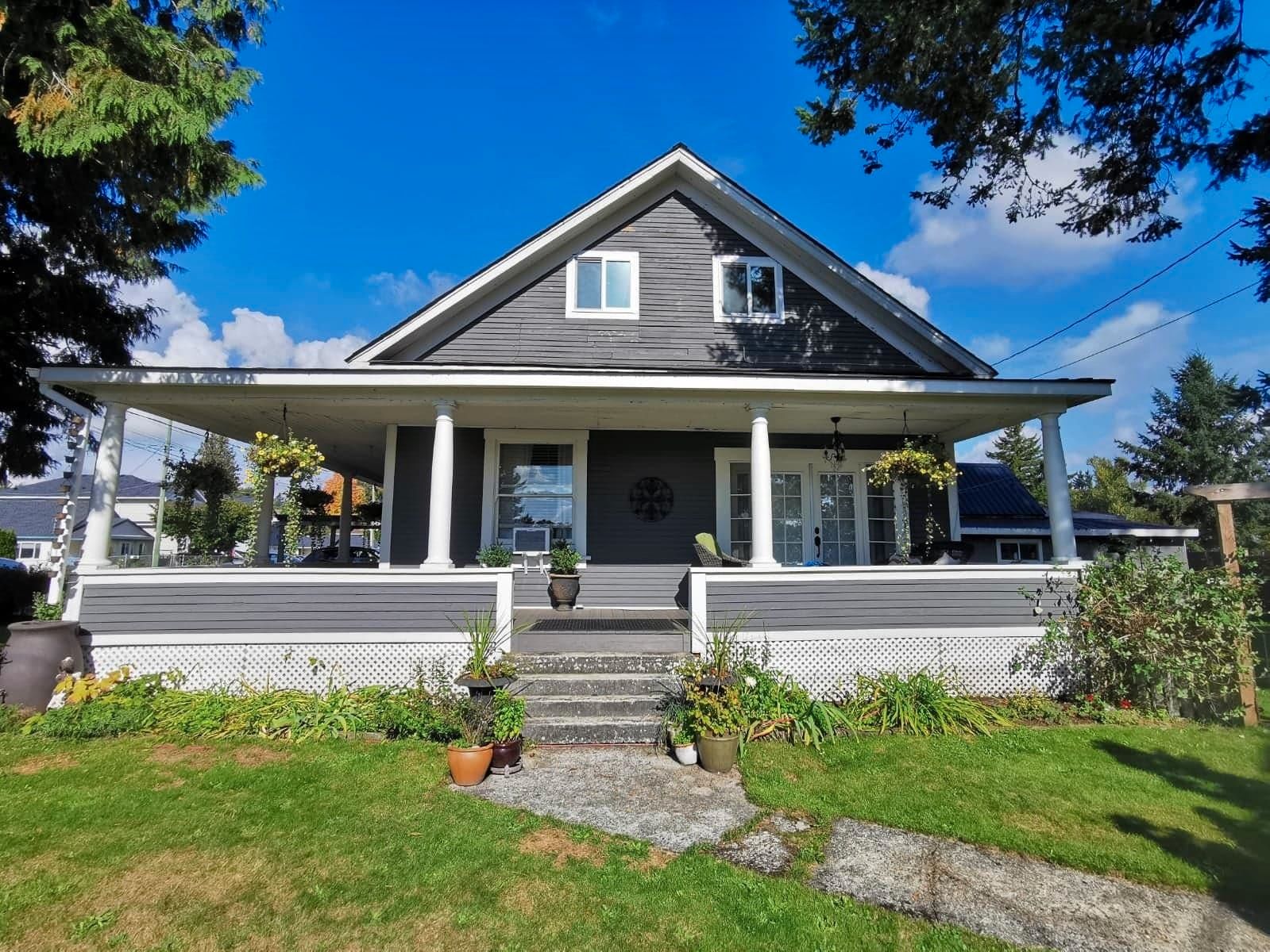Main Photo: 7514 WELTON Street in Mission: Mission BC House for sale : MLS®# R2705473