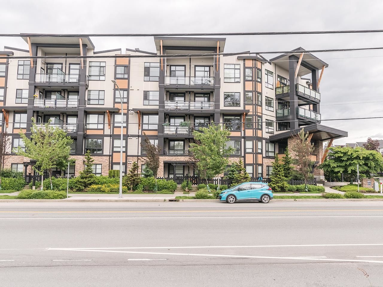 Main Photo: 401 20829 77A Avenue in Langley: Willoughby Heights Condo for sale : MLS®# R2697317