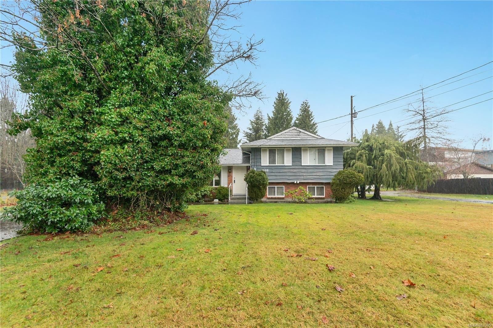 Main Photo: 308 Larwood Rd in Campbell River: CR Willow Point House for sale : MLS®# 862395