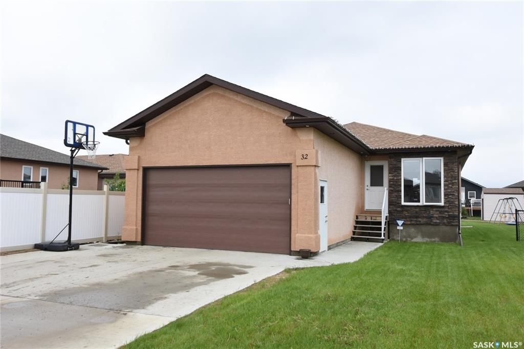 Main Photo: 32 Paradise Circle in White City: Residential for sale : MLS®# SK760475