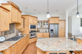 Photo 7: 1801 Hollywood Cres in Victoria: Vi Fairfield East Half Duplex for sale : MLS®# 856497