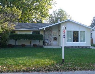 Photo 1: 16 CABOT Crescent in WINNIPEG: St Vital Residential for sale (South East Winnipeg)  : MLS®# 2818576