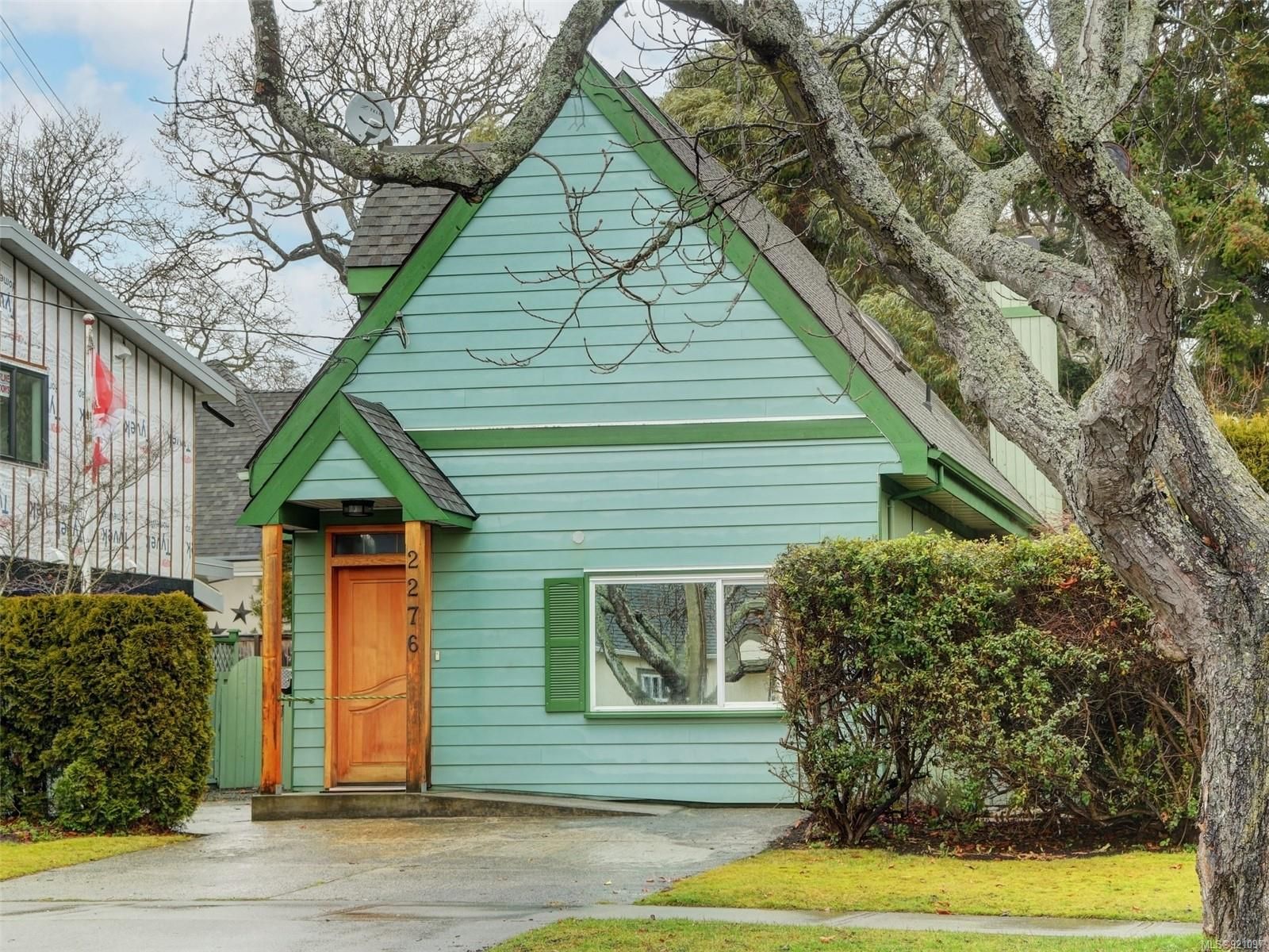 Main Photo: 2276 Windsor Rd in Oak Bay: OB South Oak Bay House for sale : MLS®# 921097