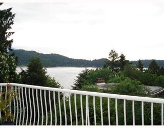 Photo 2: 493 CENTRAL Avenue in Gibsons: Gibsons &amp; Area House for sale (Sunshine Coast)  : MLS®# V713552