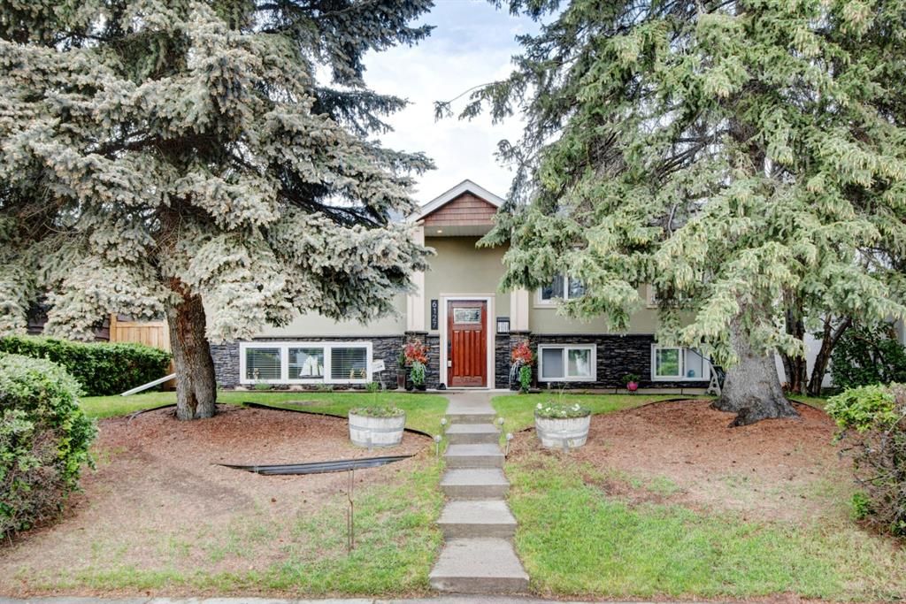 Main Photo: 6127 Longmoor Way SW in Calgary: Lakeview Detached for sale : MLS®# A1231829