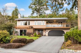 Photo 3: 4572 WOODGREEN Drive in West Vancouver: Cypress Park Estates House for sale : MLS®# R2877406