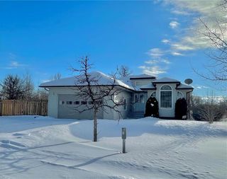 Photo 1: 5 Country Club Lane in Dauphin: RM of Ochre River Residential for sale (R30 - Dauphin and Area)  : MLS®# 202302692