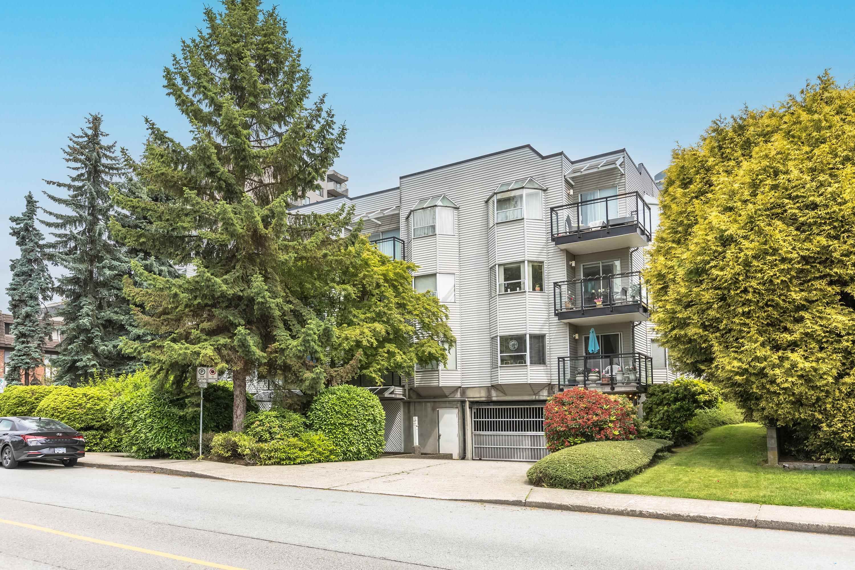 Main Photo: 105 1550 CHESTERFIELD Avenue in North Vancouver: Central Lonsdale Condo for sale in "The Chester" : MLS®# R2701826