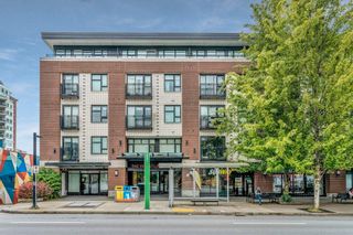 Main Photo: 213 111 E 3RD Street in North Vancouver: Lower Lonsdale Condo for sale in "THE VERSATILE" : MLS®# R2703050