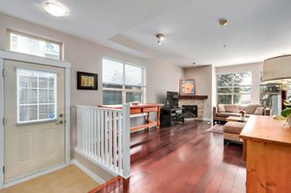 Photo 2: 324 E 14TH Street in North Vancouver: Central Lonsdale Townhouse for sale in "Avondale" : MLS®# R2874004