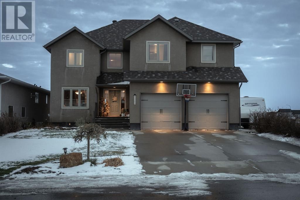 Main Photo: 4402 56 Avenue in Taber: House for sale : MLS®# A2011097