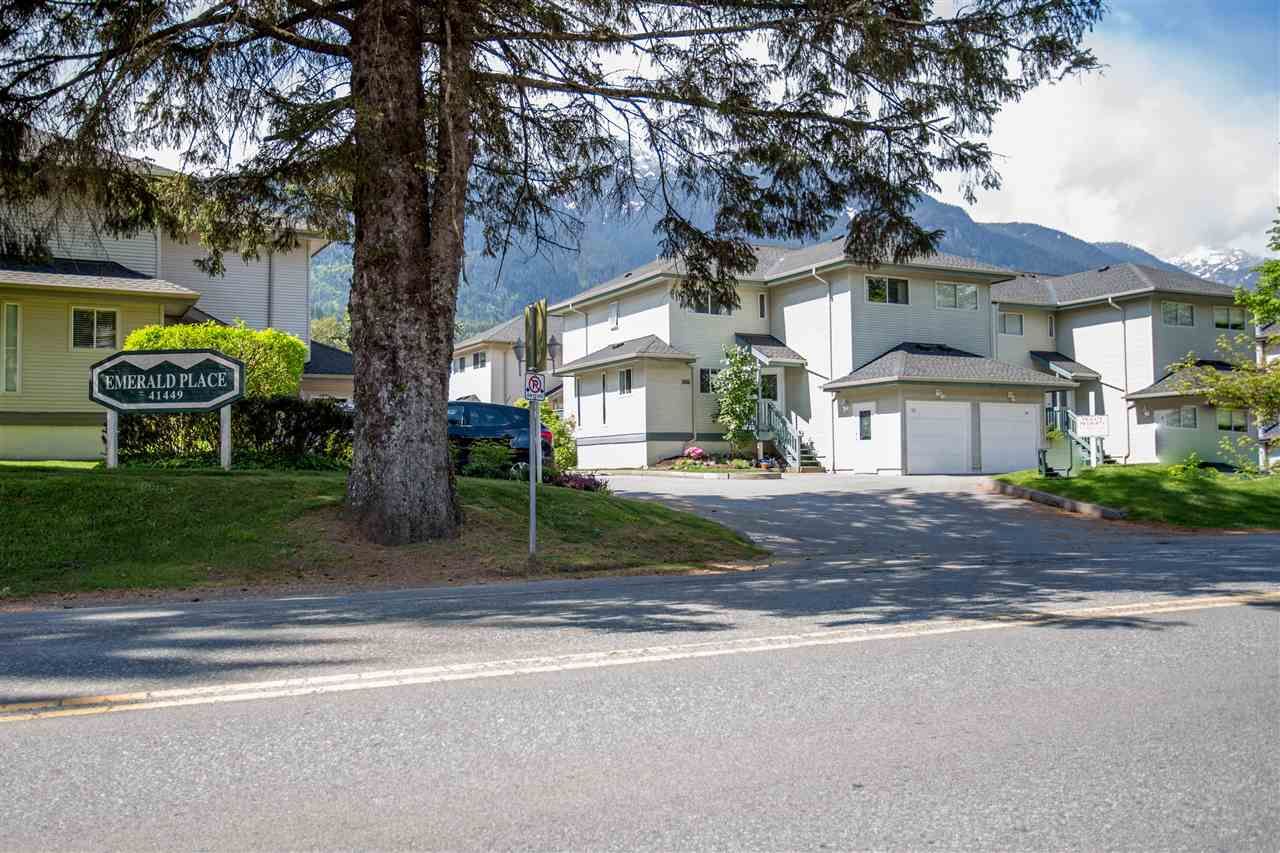 Main Photo: 28 41449 GOVERNMENT Road in Squamish: Brackendale Townhouse for sale : MLS®# R2061770