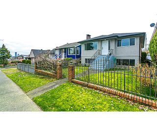 Photo 2: 3128 E 1ST Avenue in Vancouver: Renfrew VE House for sale in "RENFREW" (Vancouver East)  : MLS®# V1108136