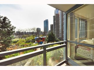 Photo 10: 203 1318 HOMER Street in Vancouver: Downtown VW Condo for sale in "GOVERNOR'S VILLA" (Vancouver West)  : MLS®# V817450
