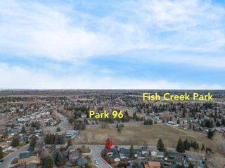 Photo 1: 911 Parkvalley Way SE in Calgary: Parkland Detached for sale : MLS®# A2094282