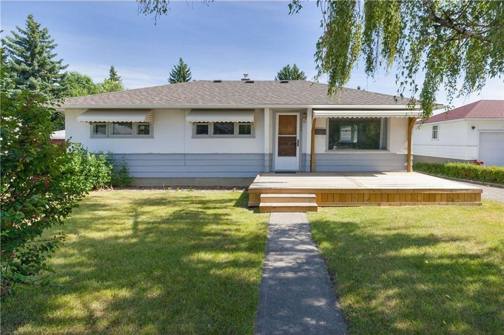 Main Photo: 6008 THORNBURN Drive NW in Calgary: Thorncliffe House for sale : MLS®# C4132458